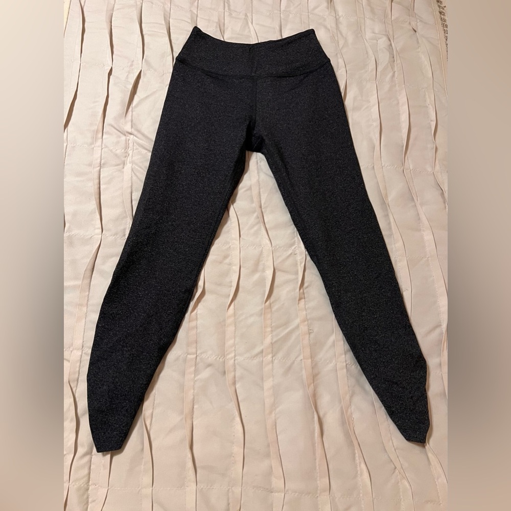 Beyond Yoga Women’s Size XS Gray Ruched Hem Workout Crop Leggings